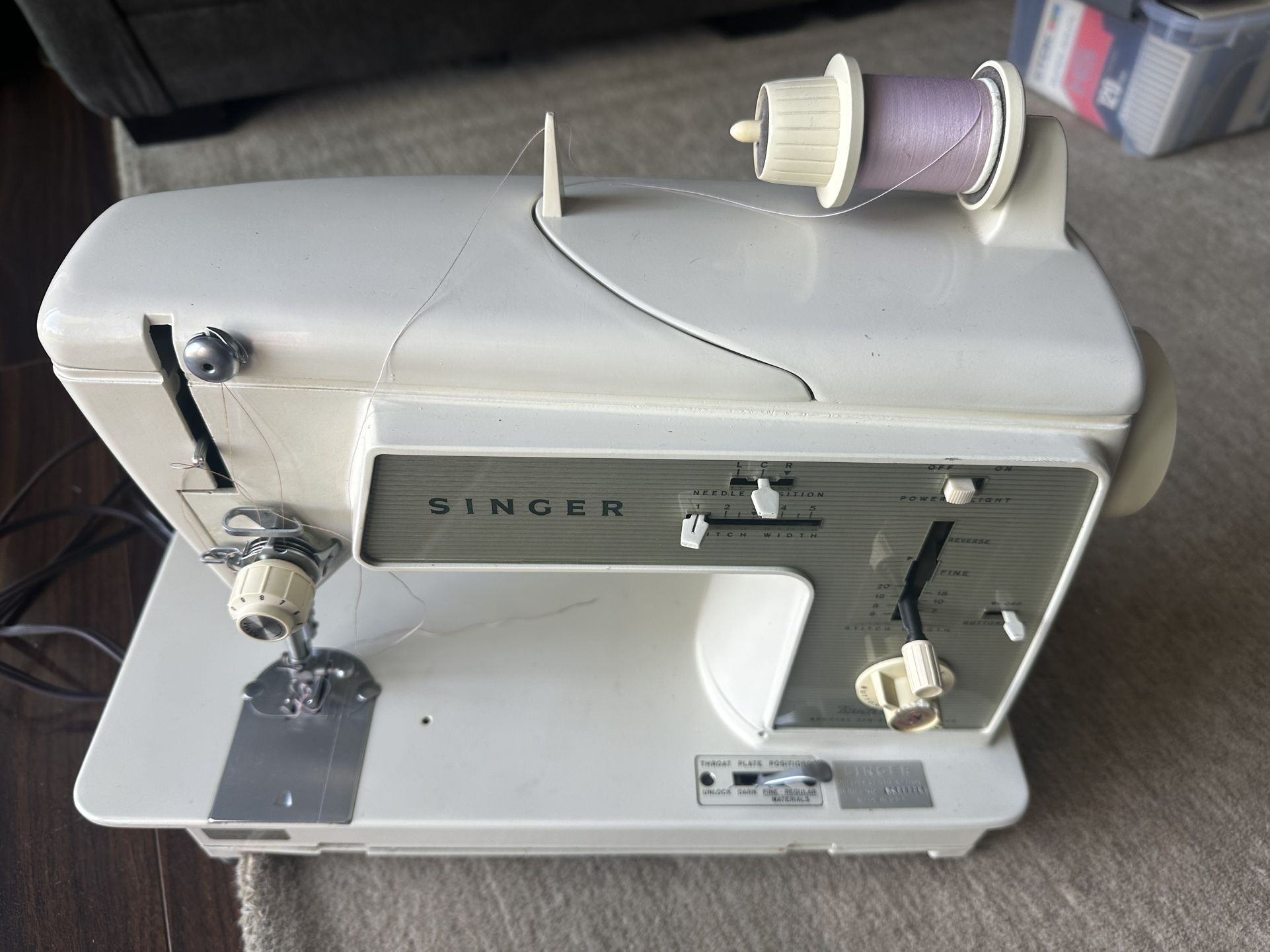 Vintage Singer Sewing Machine ZigZag Touch & Sew Mod 648 with Pedal & Power Cab