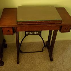 Singer British Made "Vintage" Electric Sewing Machine