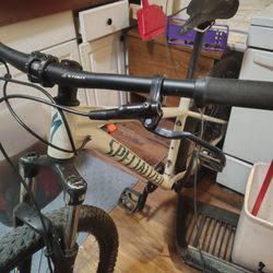 Specialized Bike Runs Excellent And In Great Condition 