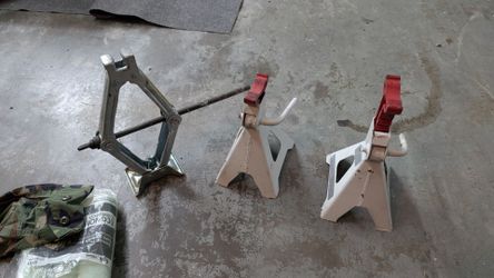 Jack stands