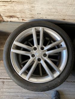 Single model s wheel with tire