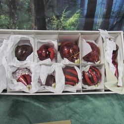 New Antique DAVID MOMM WINTER LANE 12 CHRISTMAS ORNAMENTS RED