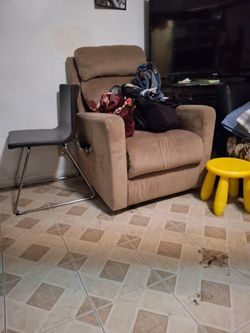Sofa chair/ folds into a bed