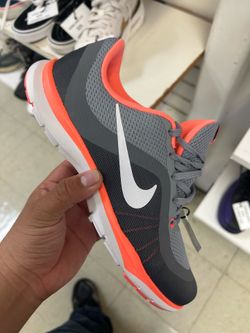 NIKE SHOE - SZ 8