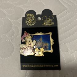 New Disney Disneyland 50th Minnie Mouse Sleeping Beauty Castle In Gold Frame Pin