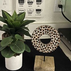 Beautiful HAND PAINTED Leopard Print Statue🌿🐆🌿🐆🌿