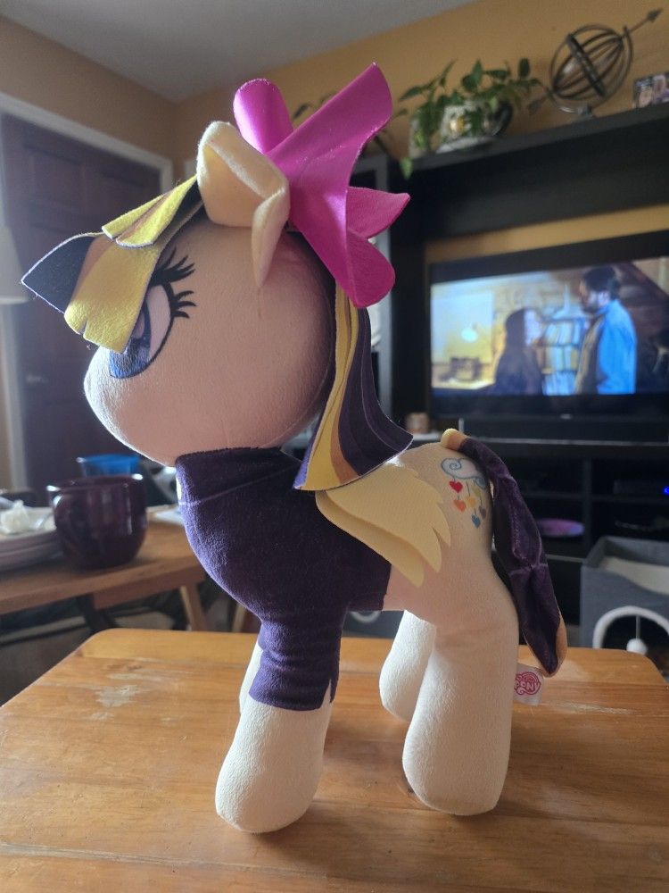 🎆USED LIKE NEW VERY CLEAN. 3 MY LITTLE PONIES. 2ND ONE WINGS GO UP AND DOWN BY PUSHING BUTTON 