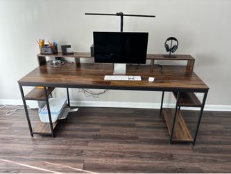 Modern Computer Desk with Shelves – Like New