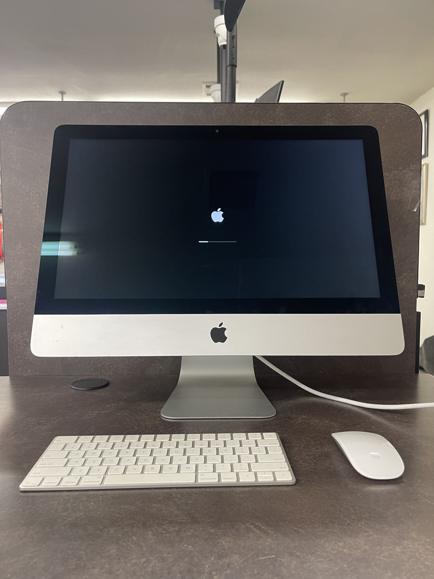 Apple A1418 21.5" 2017 iMac - 8GB RAM, 1TB Storage, 2.3GHz Intel Core i5