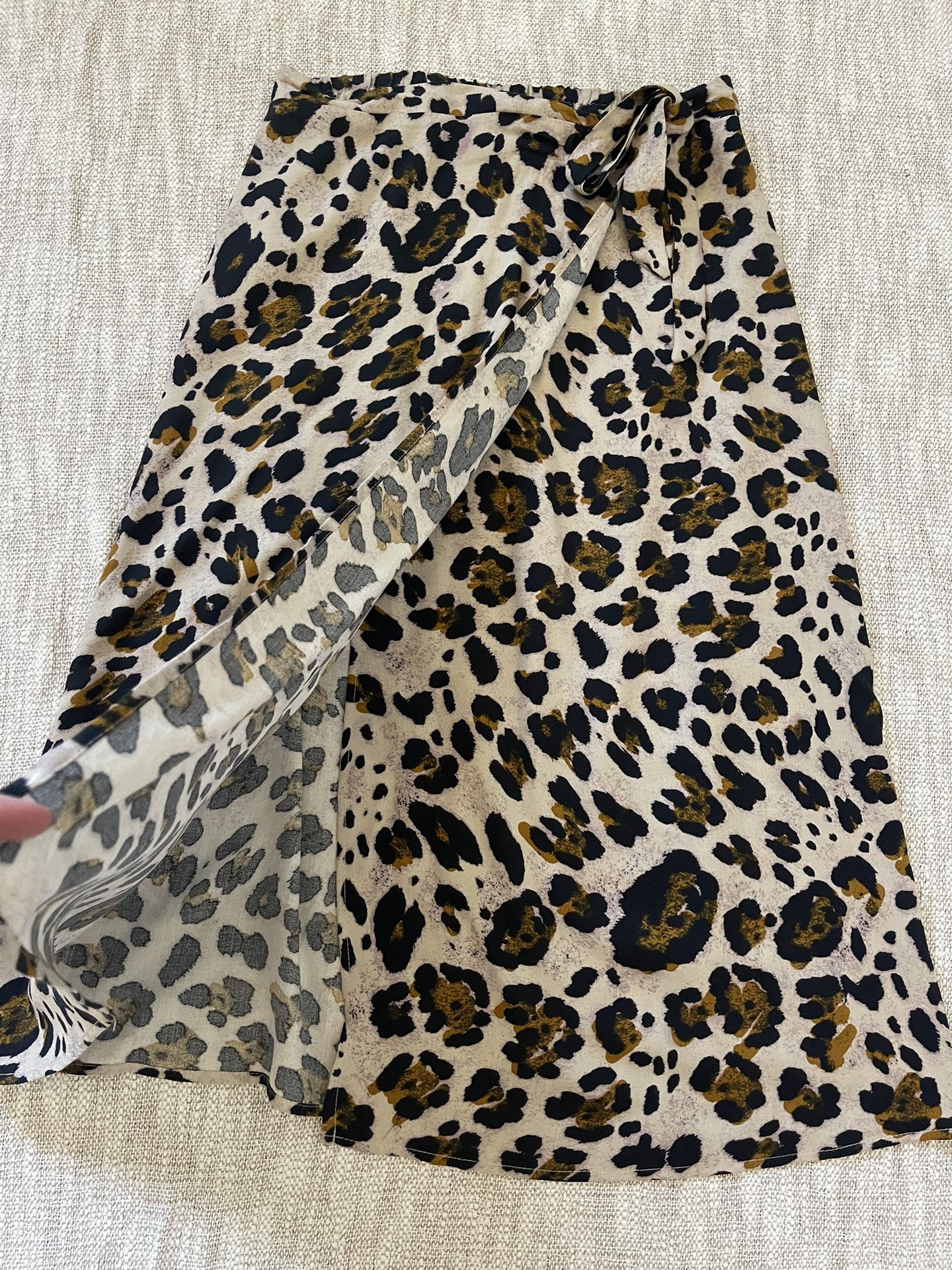 Urban Romantics Wrap Leopard Skirt - Med