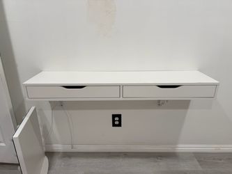Floating Make up Vanity with Lighted Mirror