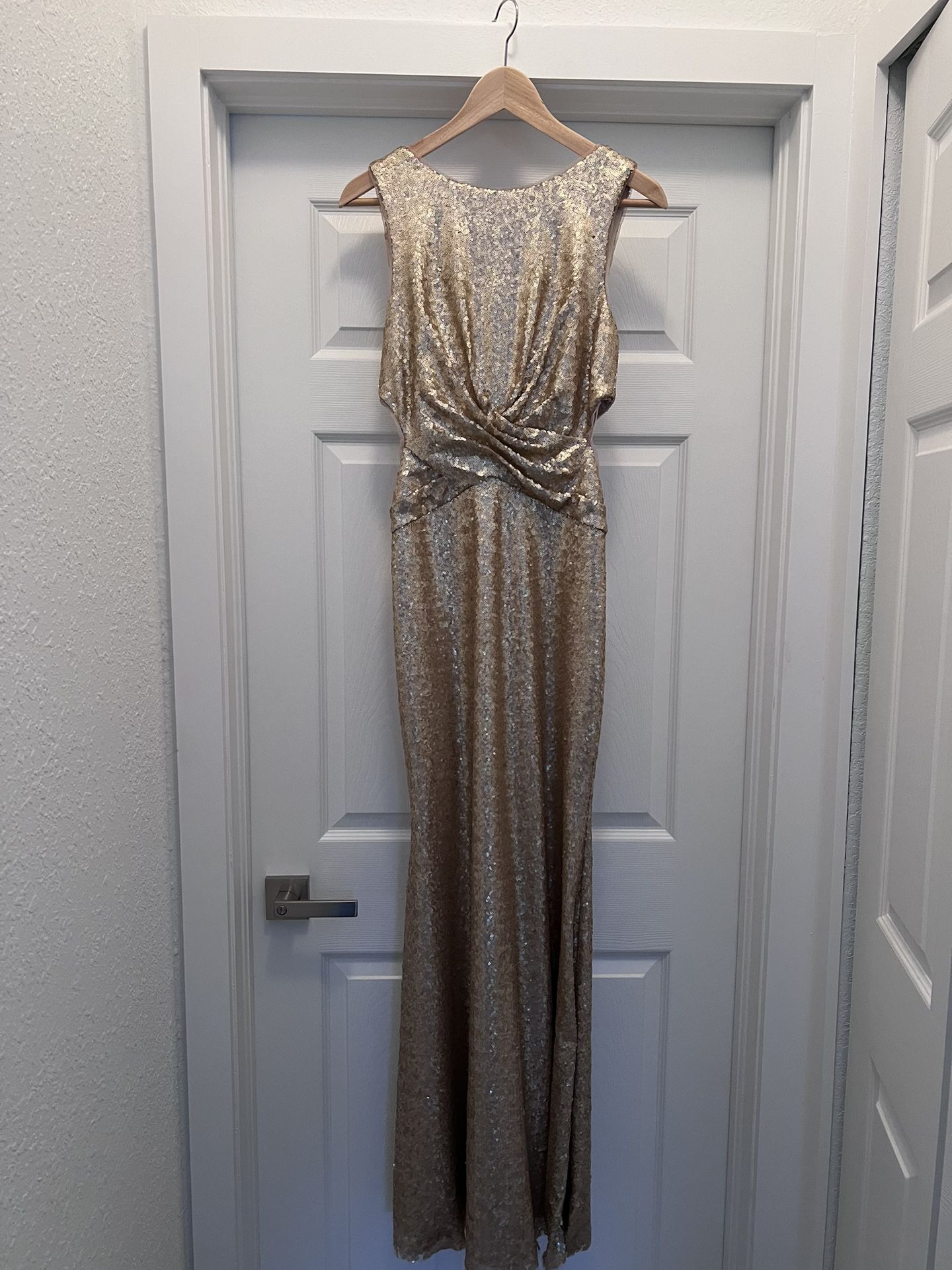 Gold Evening Gown / Vestido Dorado De Noche 