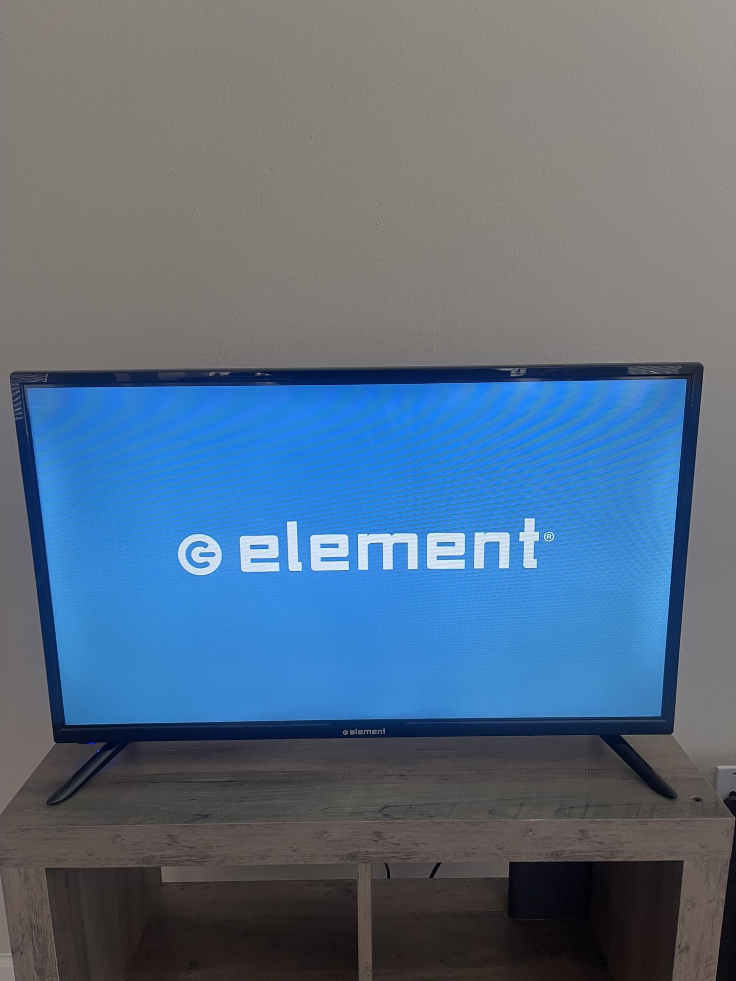 32 Inch Element TV - Excellent Condition, Great Price