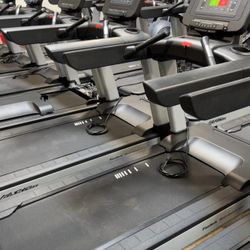 Life Fitness Integrity Treadmill w/ C-Console