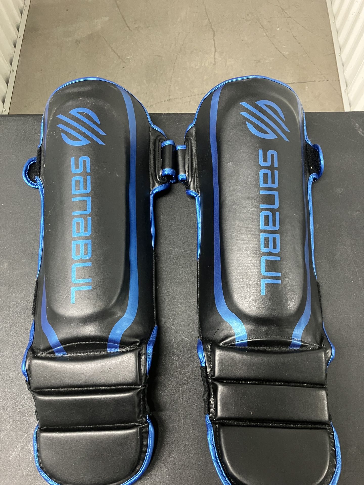 SANABUL sparring shinguards medium
