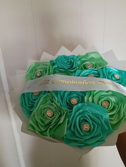 Ramo dé liston muy bonito para cualquier ocasión Mándeme mensaje si tiene preguntas aga su pedido ahora