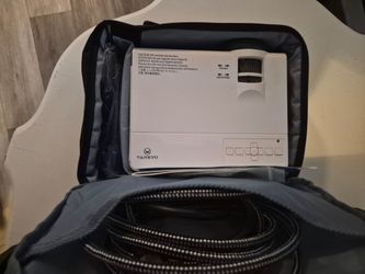Vankyo Leisure 3 Projector and Screen
