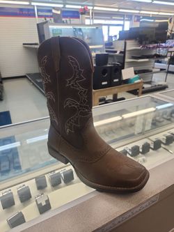 Boots size 13