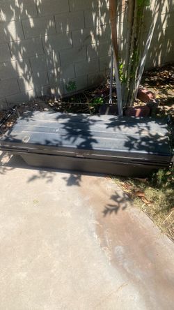 Truck bed toolbox