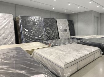 New Queen Pillow Top Mattress Set