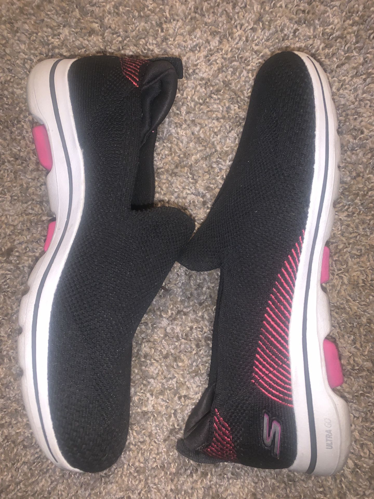 Skechers Slip-ins Go Walk Go Black & Pink Sneakers for Sale in Reno, NV - OfferUp