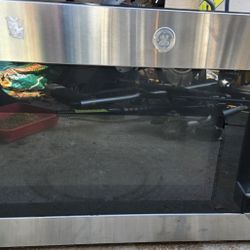 GE MICROWAVE OVEN 