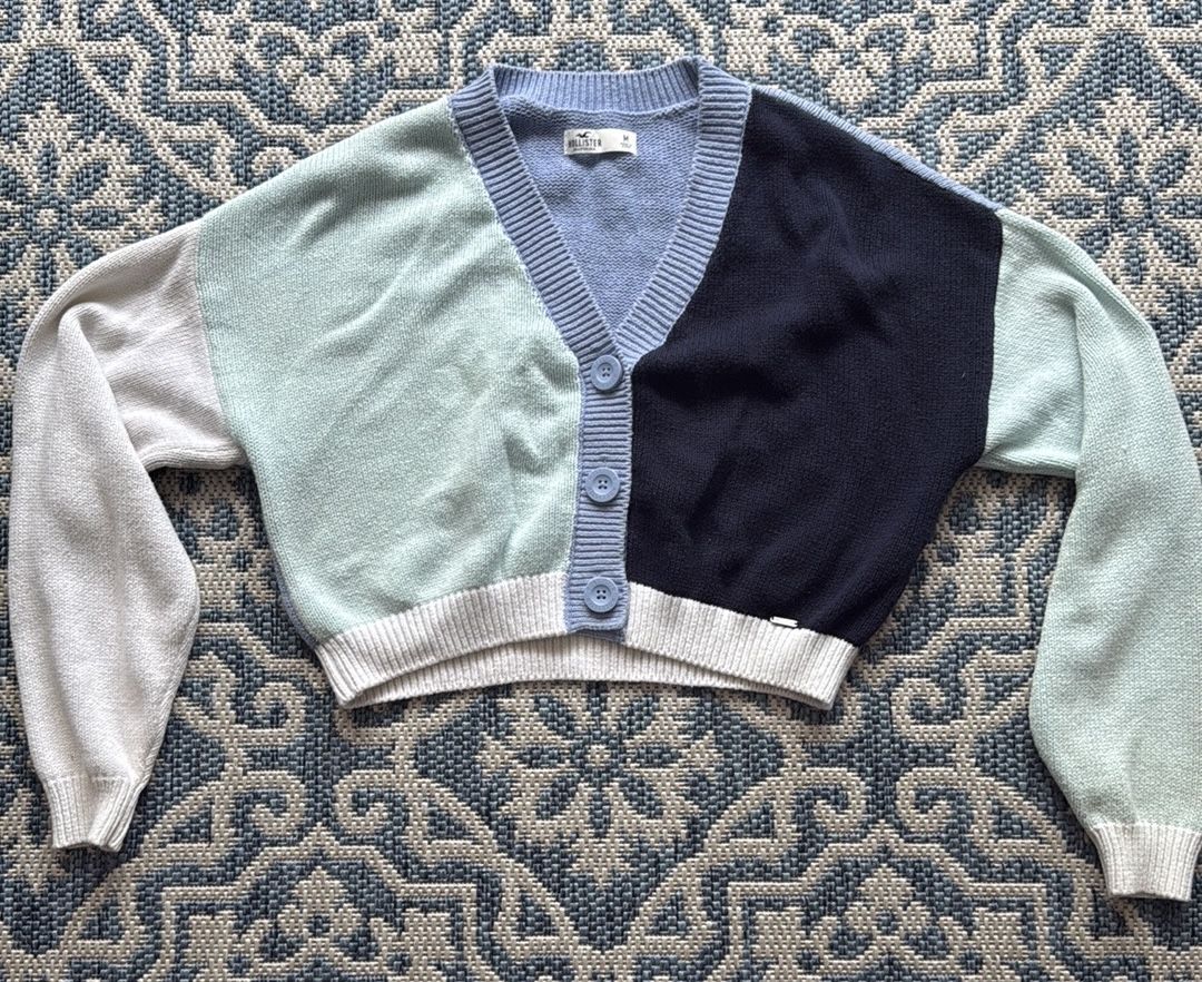 Hollister Cropped Cardigan Sweater size Medium