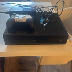 (USED!) Xbox one & Rechargeable controller