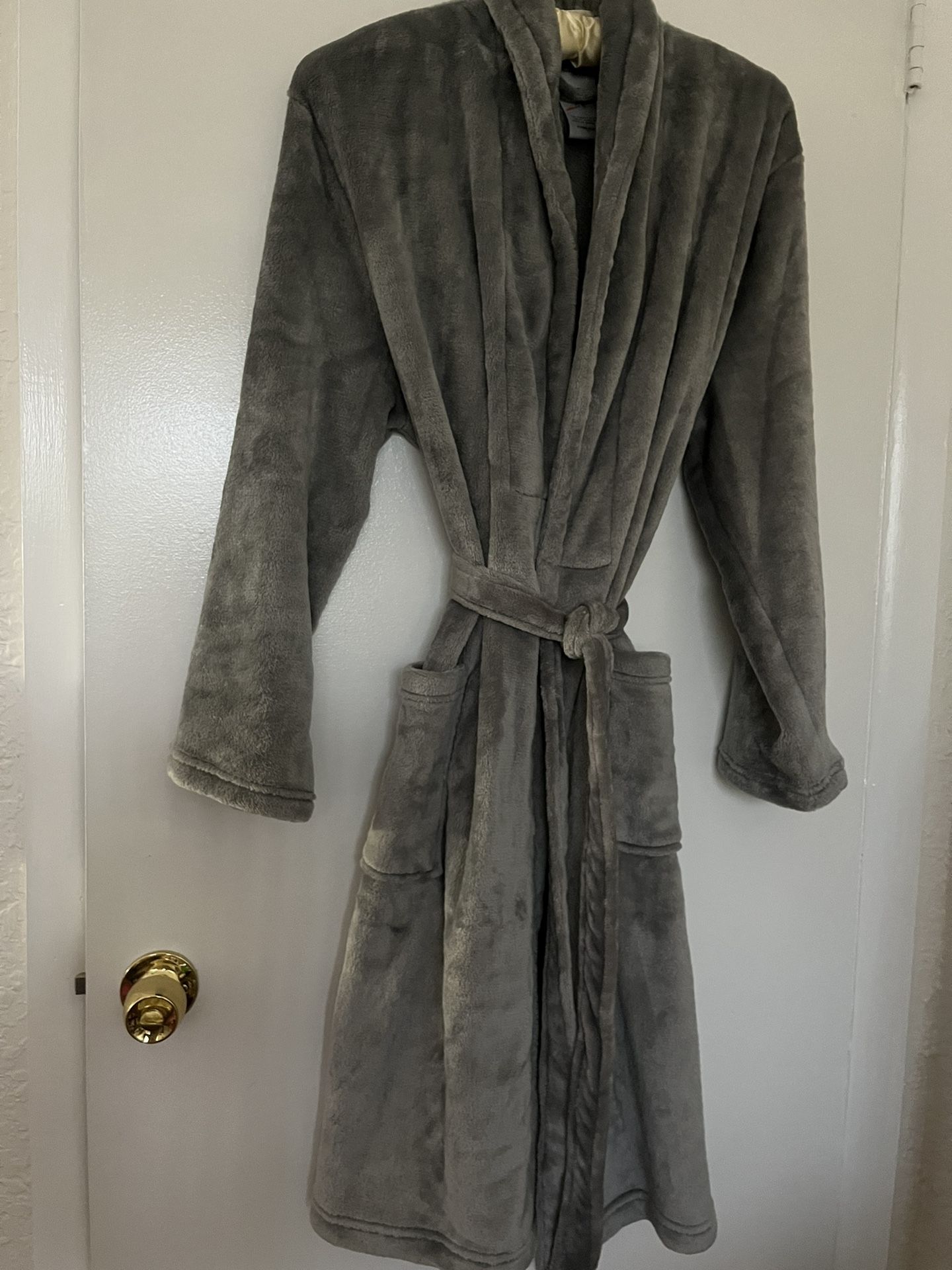 Women Plush Robe.