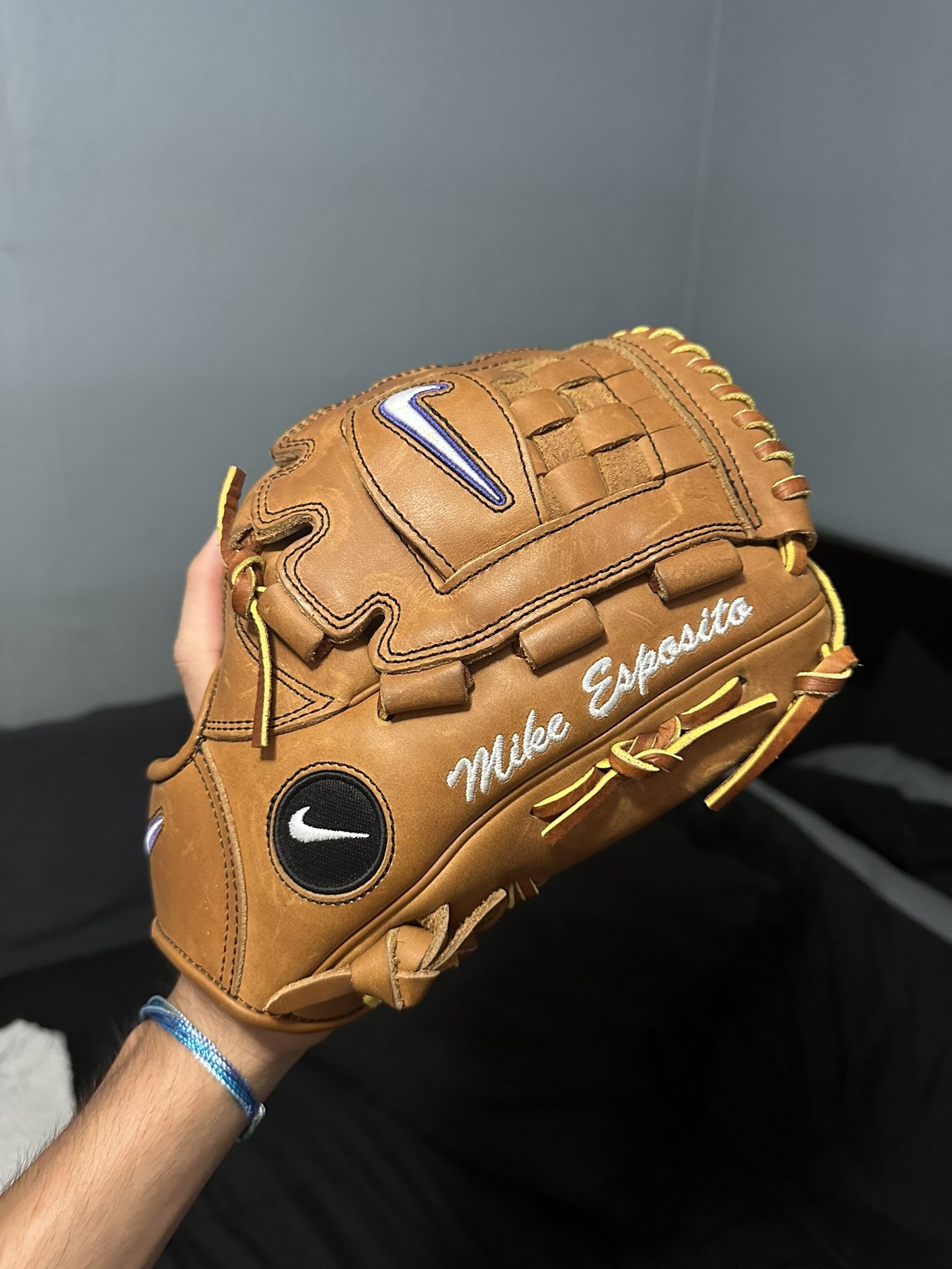Nike pro top gold glove