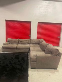 Big L shape sectional couch CAN DELIVER🚚