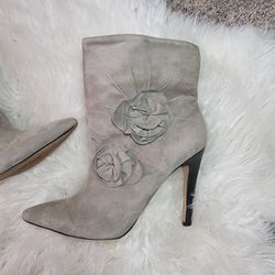 Vince Camuto Super Soft Suede Ankle Boot Flower Grey Sz 8.5