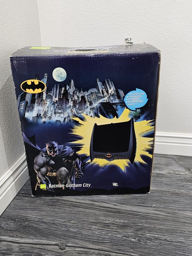 Rare Hannspree DC Comics Batman Gotham City 15" LCD Gaming TV Monitor ~ NIB
