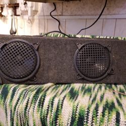 Use 2speakers 6inch And Box Sound Great 