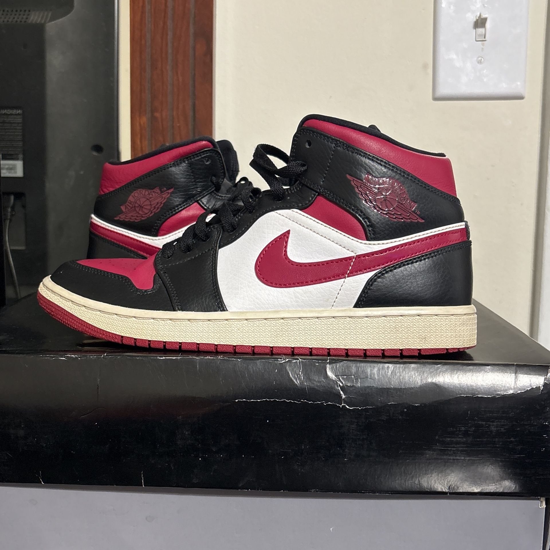 Jordan 1 Mid-No box