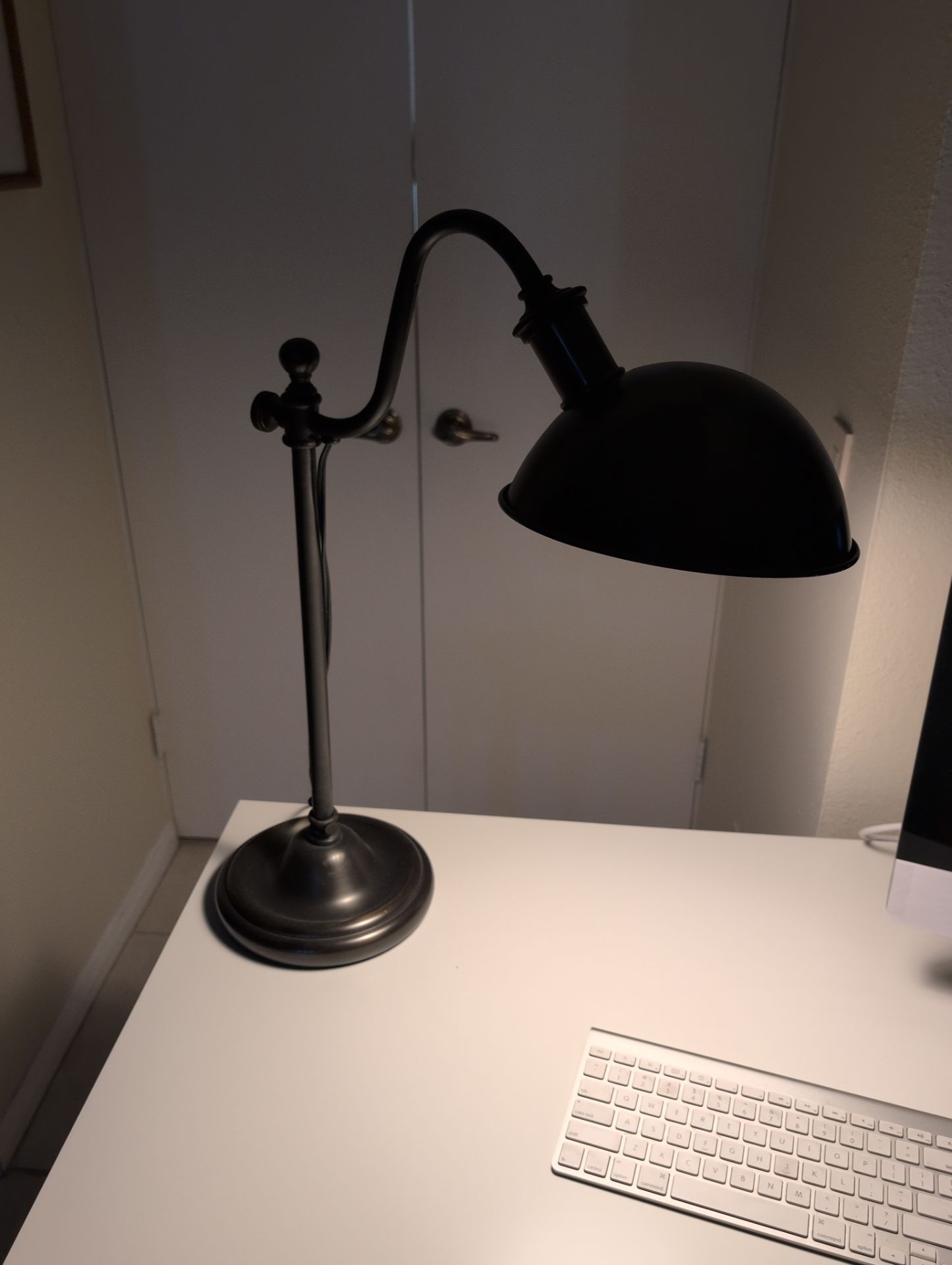 Desk lamp