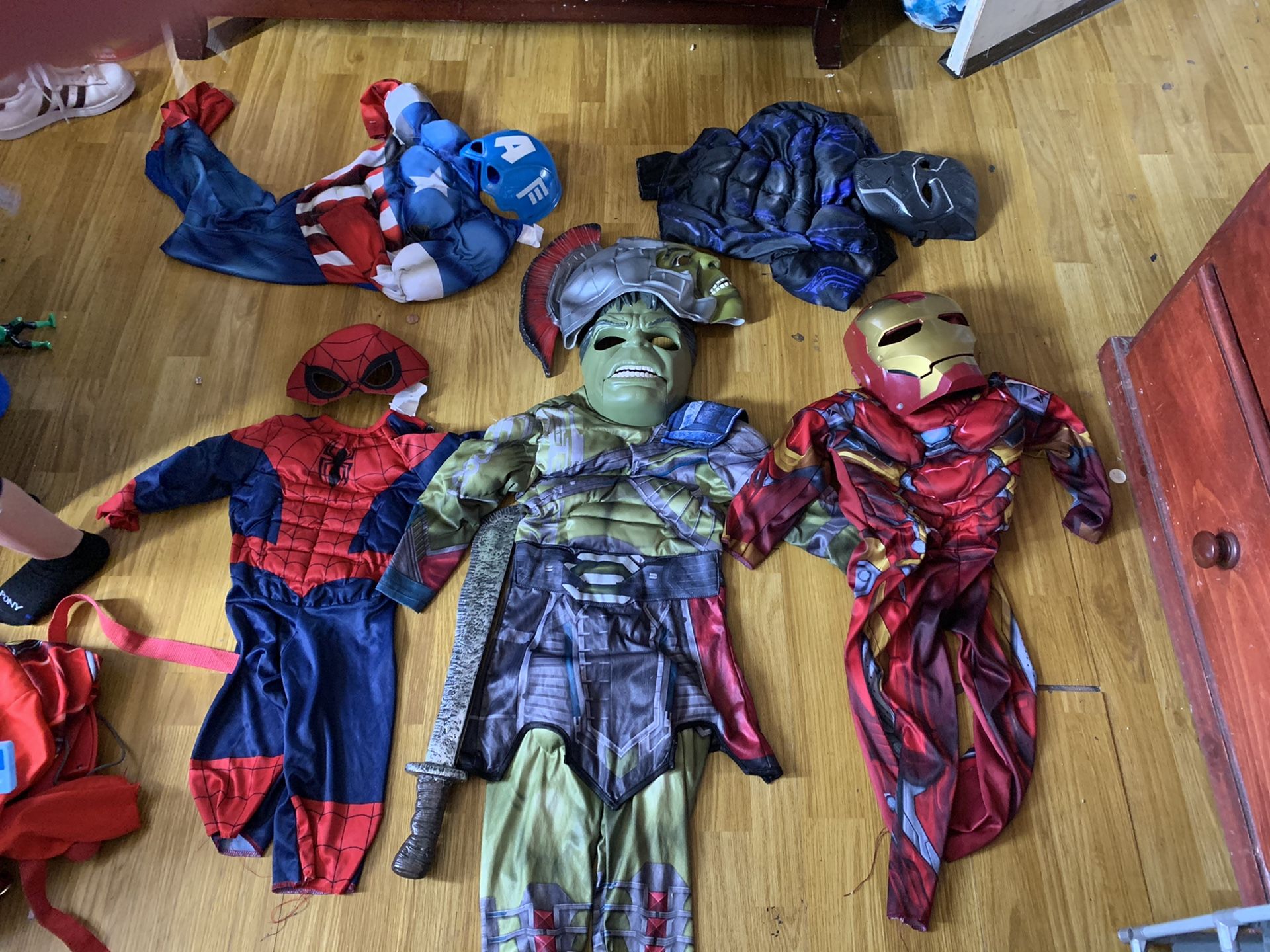 Costumes for kids size 3 used one time comes with mask they Are in agood condition