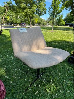 Comfy Cross Legged Office Desk Chair