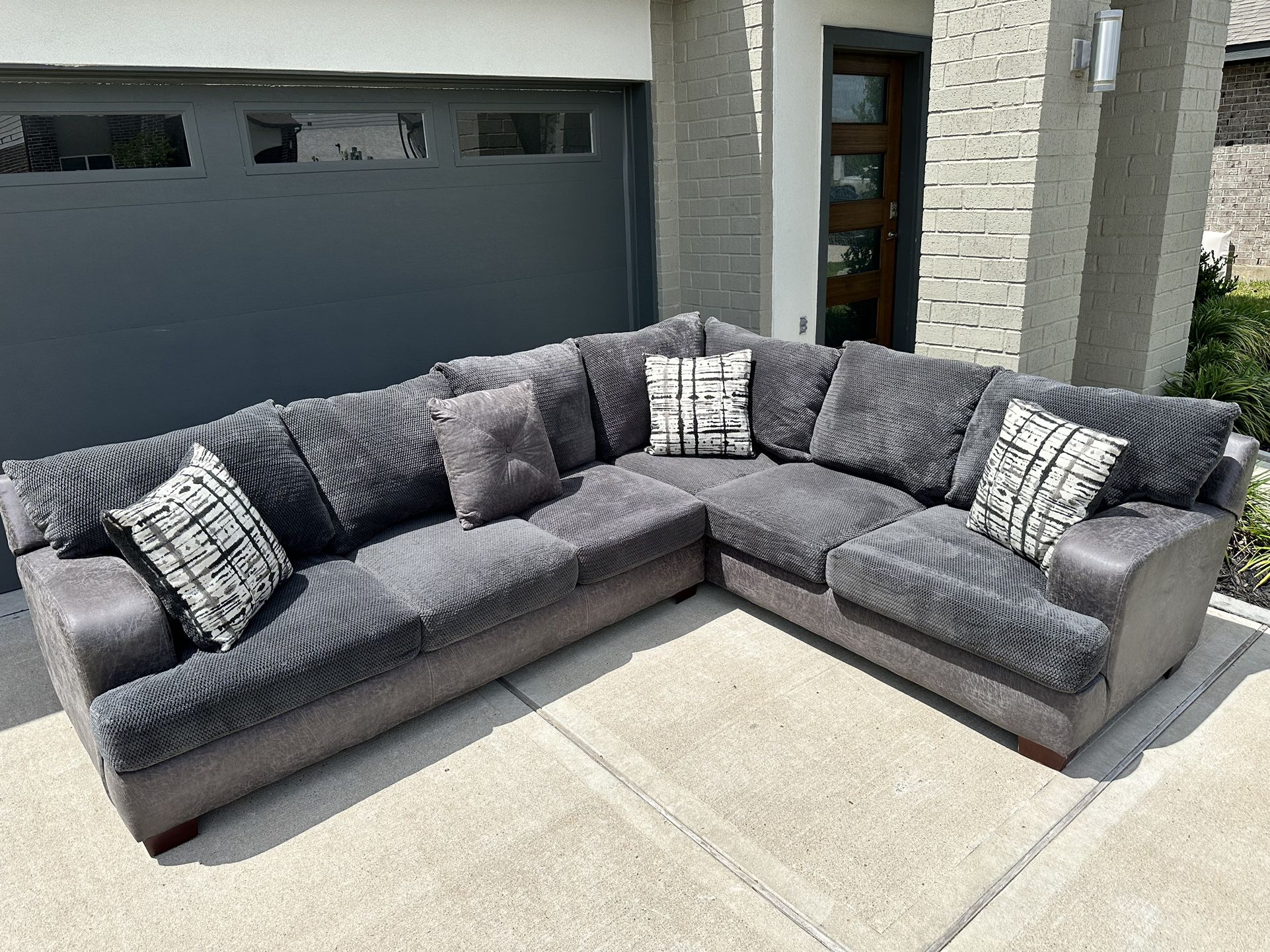 Leather & Fabric Huge Sectional Couch - 🚚FREE DELIVERY 