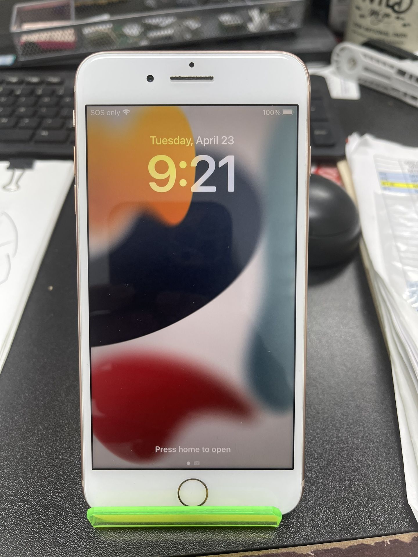 TELEPHONO Apple iPhone 8 Plus - UNLOCKED -$159.00