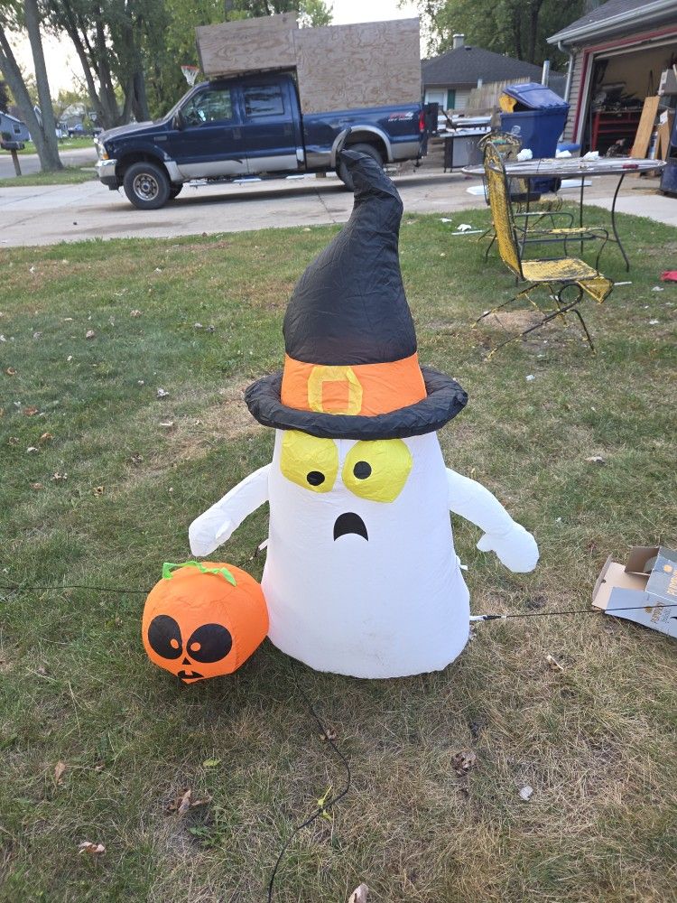 3.5ft Inflatable Halloween Ghost
