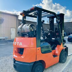 2020 Toyota 7FGCU25 Forklift. Capacity 5000 Lb. Triple Mast. Side Shift. Propane. No Issue. No leaks! Only 7k Hours. Super Clean.