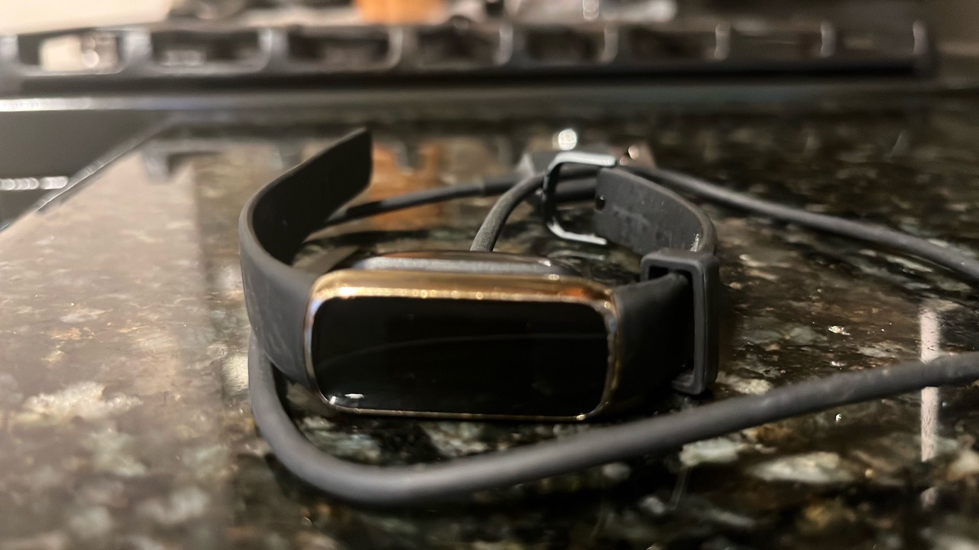 Fitbit Fitbit - Luxe Fitness & Wellness Tracker - (2021)