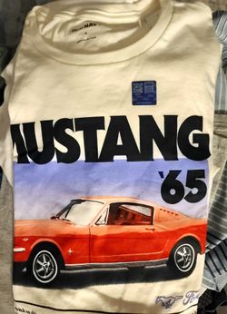 Classic 65 Ford Mustang old navy shirt size M