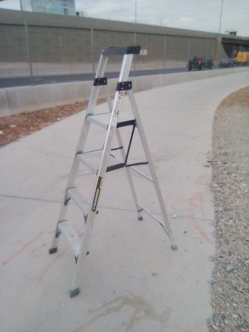 Gorilla Ladder Hybrid 5.5ft. Aluminum Dual Platform Ladder 10ft. Reach