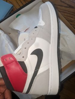 Jordan 1 Light Smoke Grey size 8.5