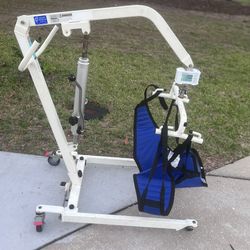 BestCare BestLift PL400H 400lbs  Patient Lift with New Sling & Working Scale! Used in good condition with some cosmetic blemishes. These blemishes are