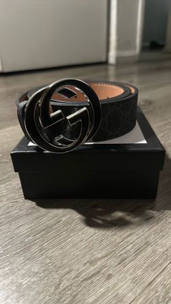 Black Gucci belt