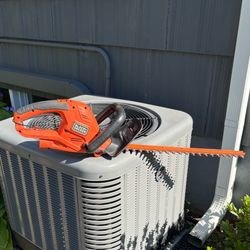 BLACK+DECKER HT22 22” Electric Hedge Trimmer – 4 Amp