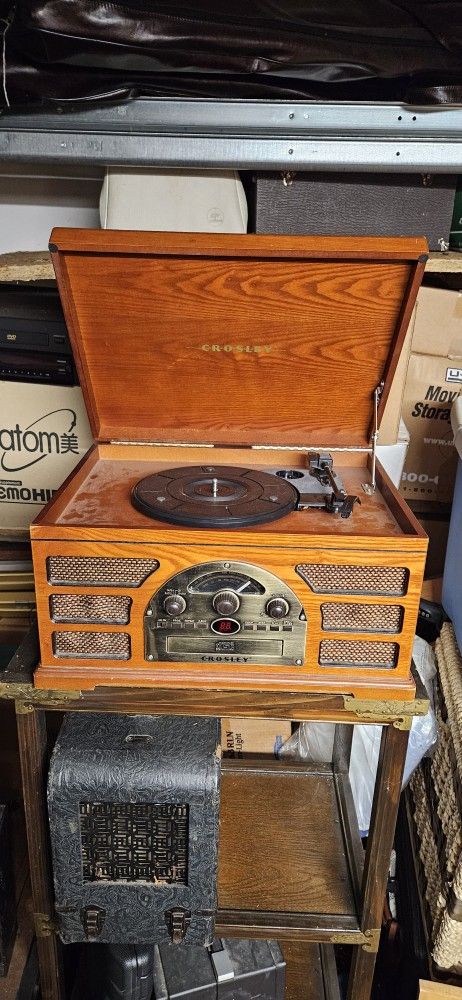 Crosley. LP player. $40